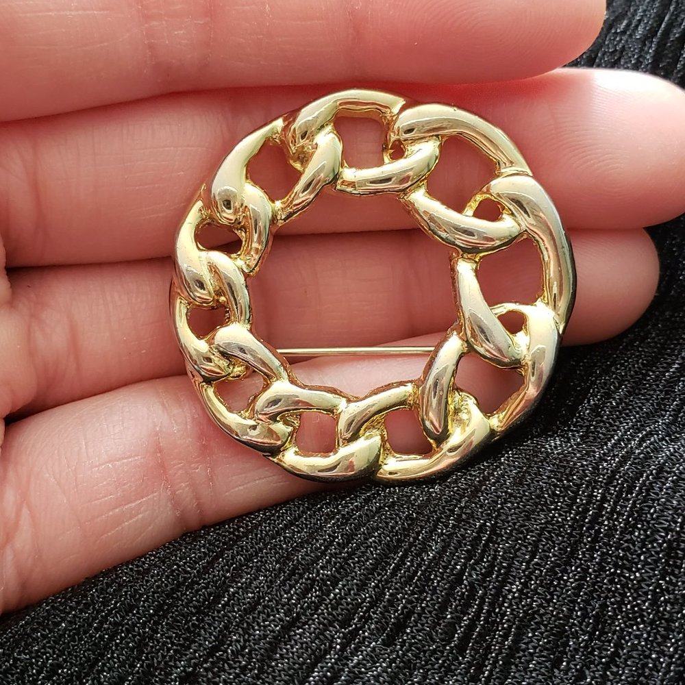 Vintage Gold Tone Chain Circle Brooch